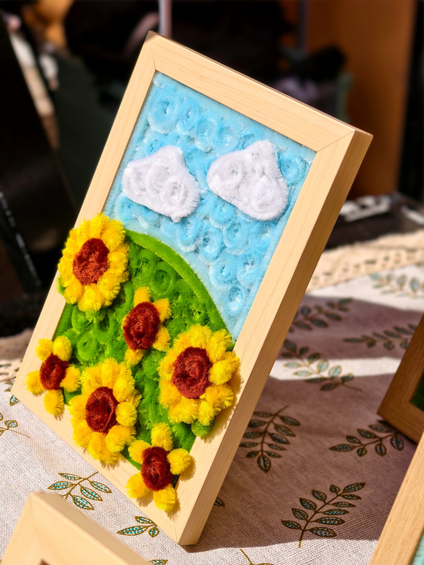 🌻 Van Gogh Sunflower-Inspired Pipe Cleaner Diorama Frame 🌻
